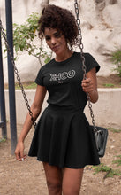 Charger l'image dans la galerie, KH.CO Néon - T-Shirt Femme Noir Mannequin