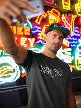 Charger l'image dans la galerie, KH.CO Néon - T-Shirt Homme Noir Mannequin